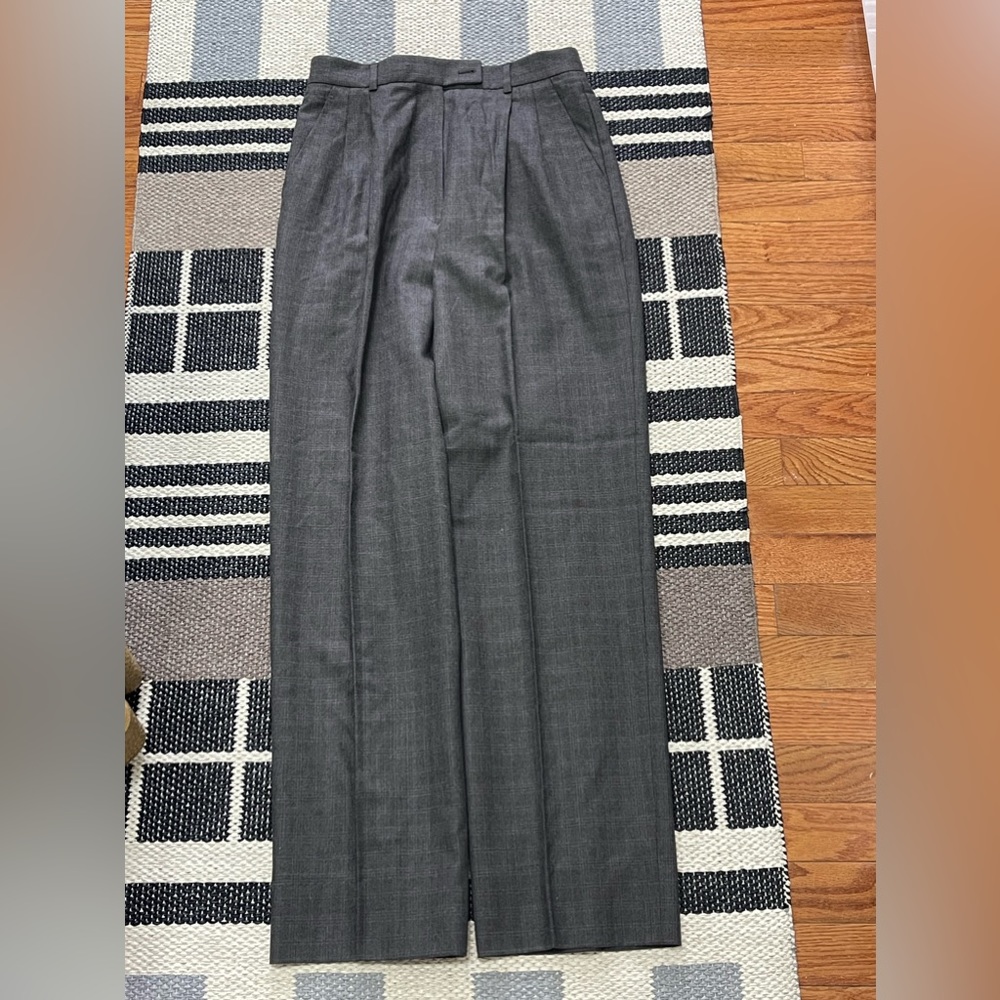 Burberry wool Grey pants in size Italy 42 with matching skirt
